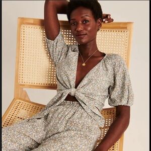 Abercrombie & Fitch linen tied floral print top